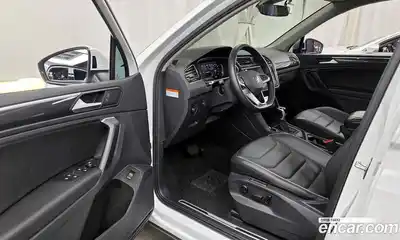 Volkswagen Tiguan 2023 2.0 Автомат в Москве № 215065, миниатюра 9