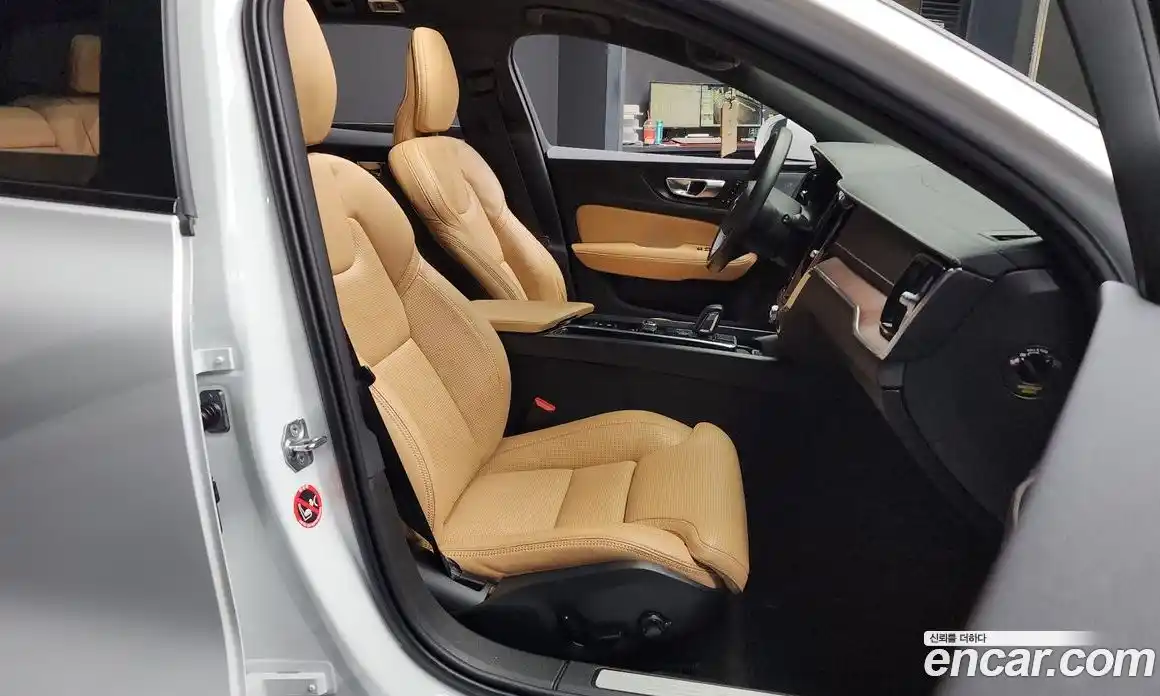 Volvo V60 2021 2.0 Автомат в Москве № 230513, фото 13