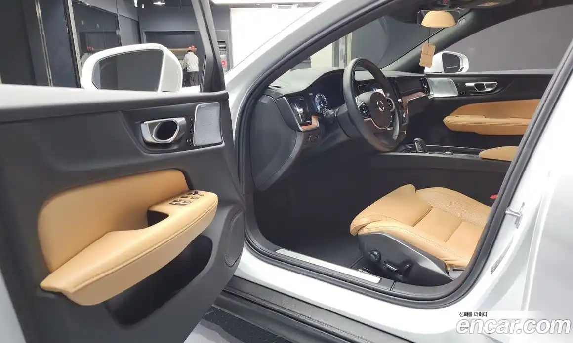 Volvo V60 2021 2.0 Автомат в Москве № 230513, фото 17