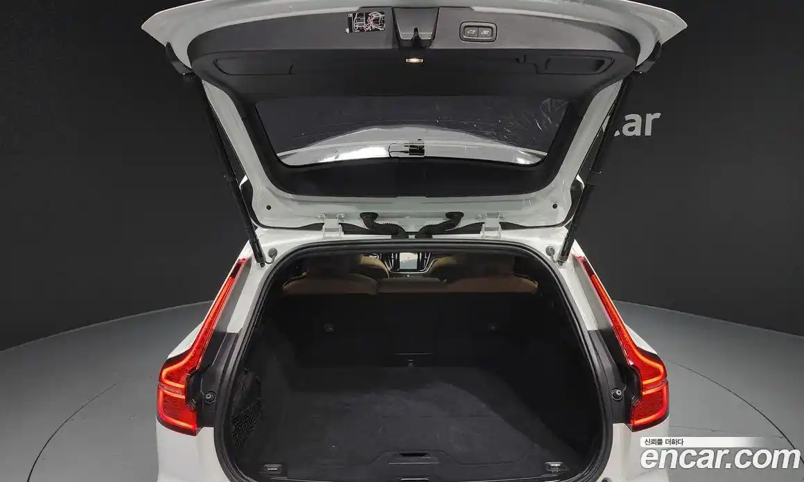 Volvo V60 2021 2.0 Автомат в Москве № 230513, фото 19