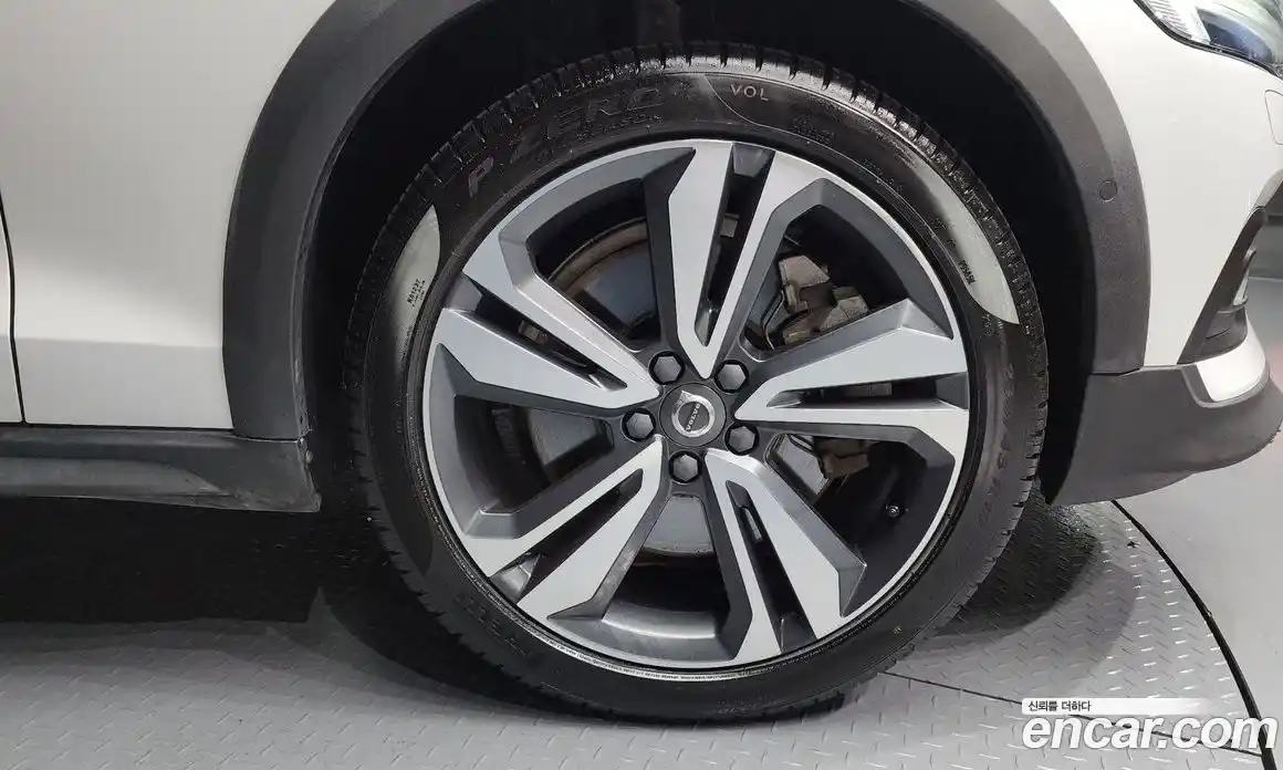 Volvo V60 2021 2.0 Автомат в Москве № 230513, фото 4