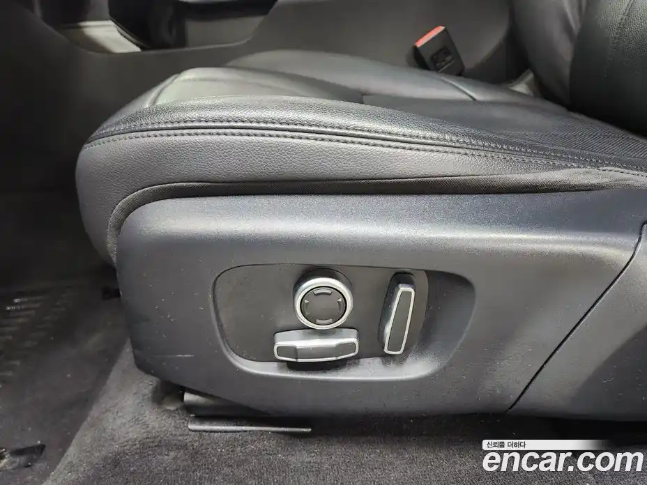 Land Rover Range-Rover Evoque 2021 2.0 Автомат в Москве № 231337, фото 4