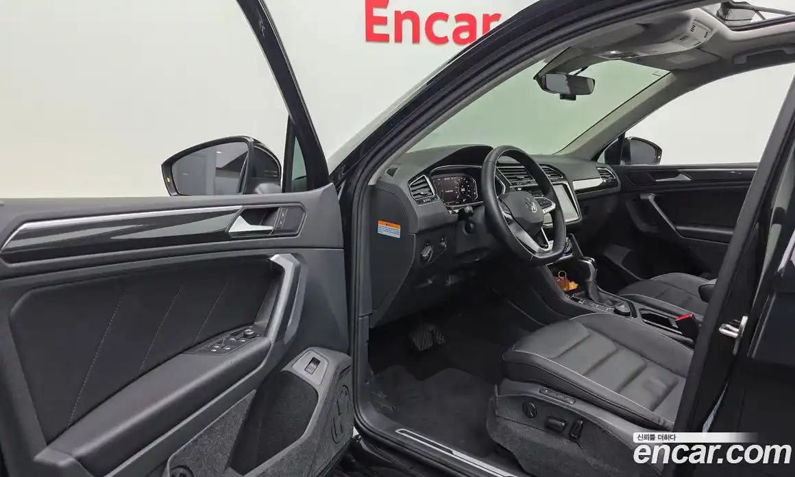 Volkswagen Tiguan 2022 2.0 Автомат в Москве № 232117, фото 17