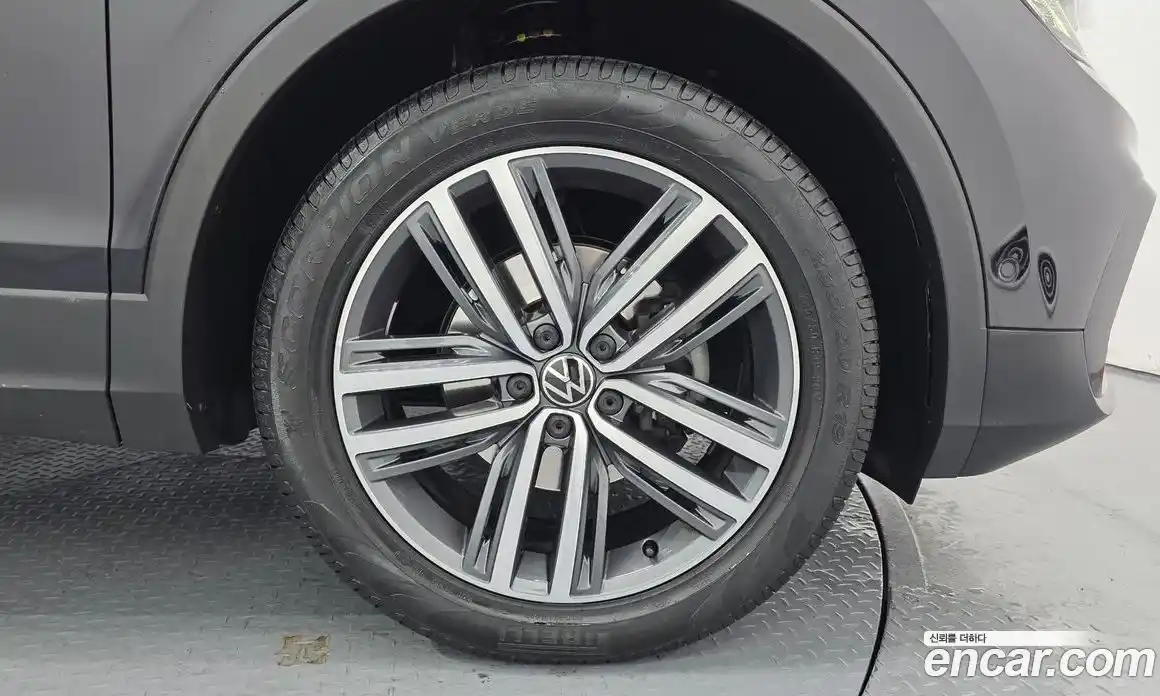 Volkswagen Tiguan 2022 2.0 Автомат в Москве № 232117, фото 7