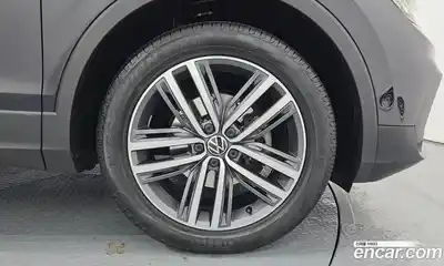 Volkswagen Tiguan 2022 2.0 Автомат в Москве № 232117, миниатюра 7