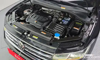 Volkswagen Tiguan 2022 2.0 Автомат в Москве № 232117, миниатюра 8