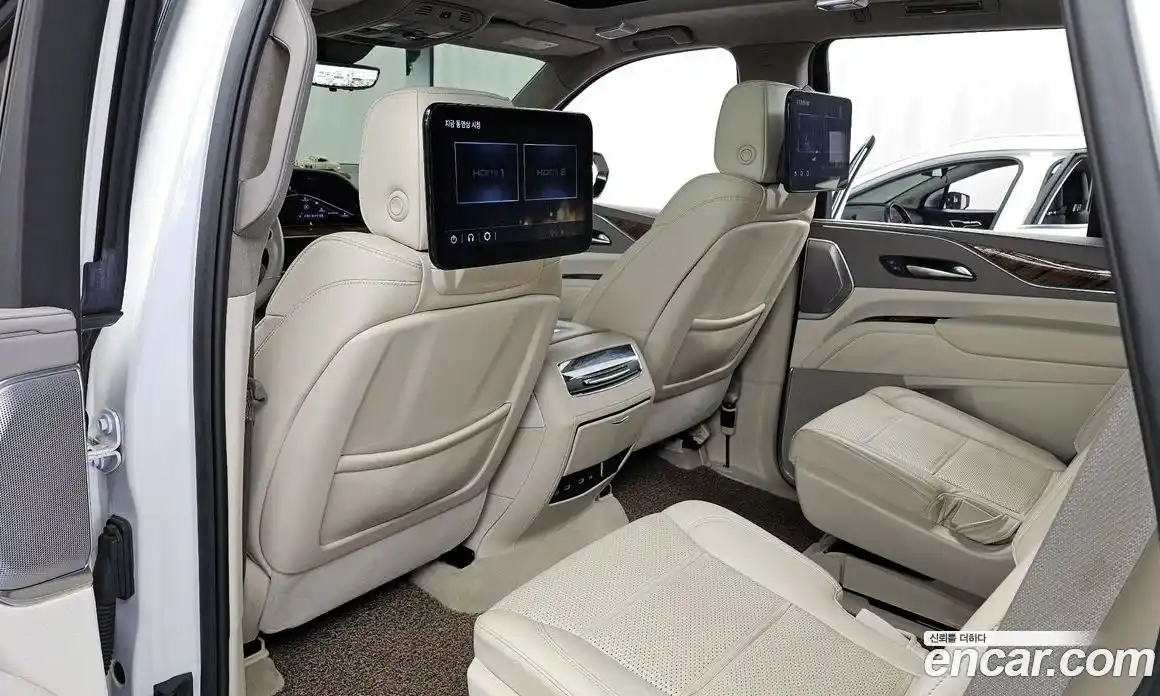 Cadillac Escalade 2023 6.2 Автомат в Москве № 256416, фото 18
