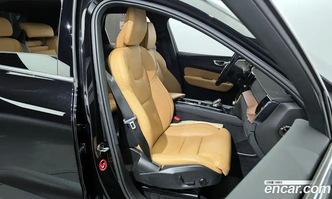 Volvo XC60 2021 2.0 Автомат в Москве № 293760, фото 13