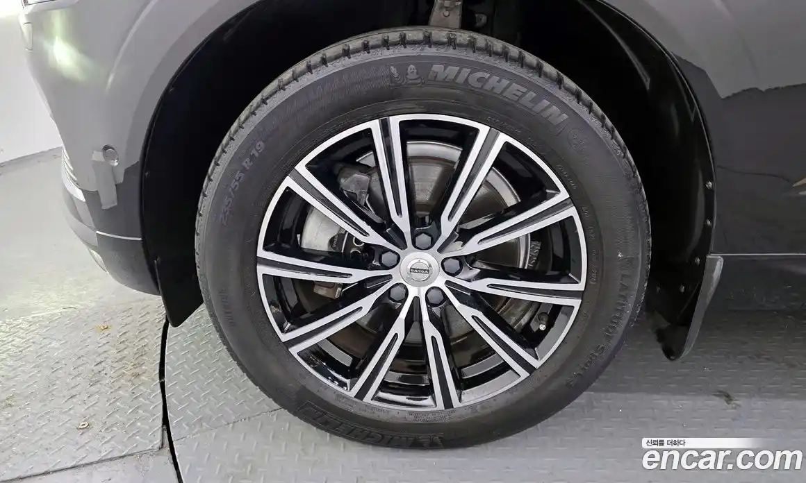 Volvo XC60 2021 2.0 Автомат в Москве № 293760, фото 3