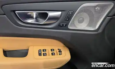 Volvo XC60 2021 2.0 Автомат в Москве № 293760, миниатюра 10