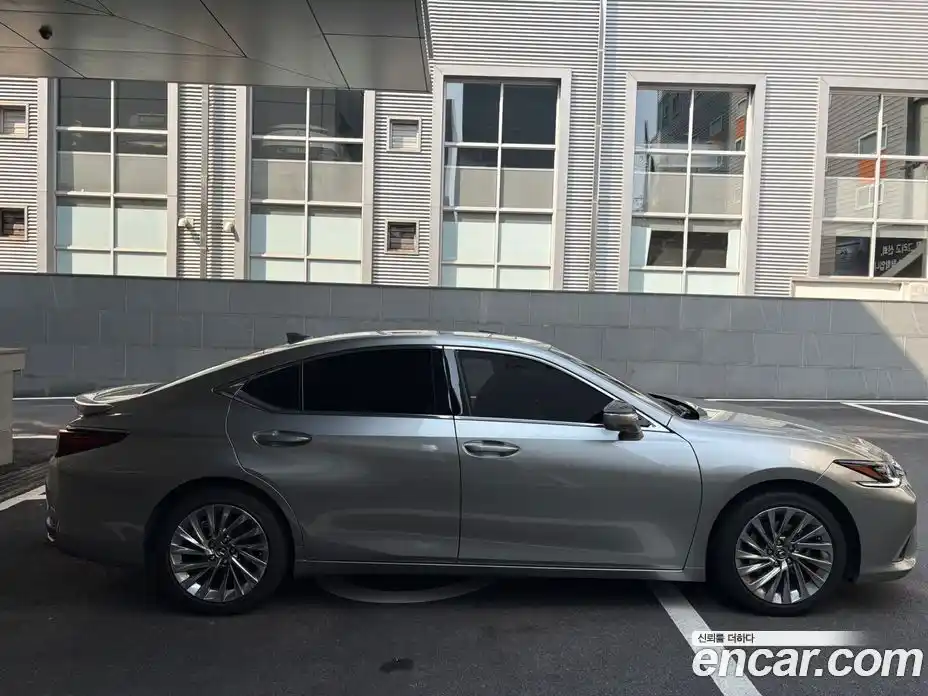 Lexus ES 2025 2.5 Автомат в Москве № 334384, фото 8