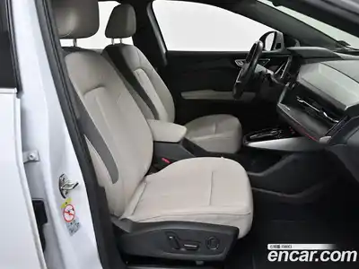 Audi Q4 e-tron 2023 0.1 Автомат в Москве № 373416, миниатюра 10