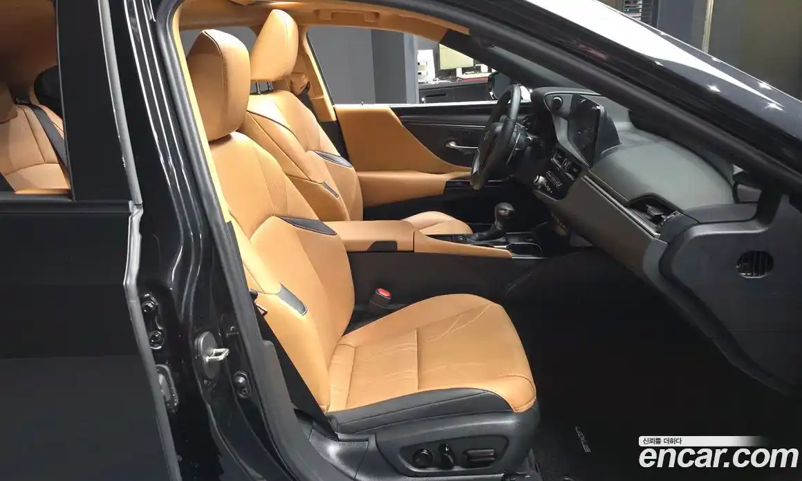 Lexus ES 2023 2.5 Автомат в Москве № 382063, фото 11