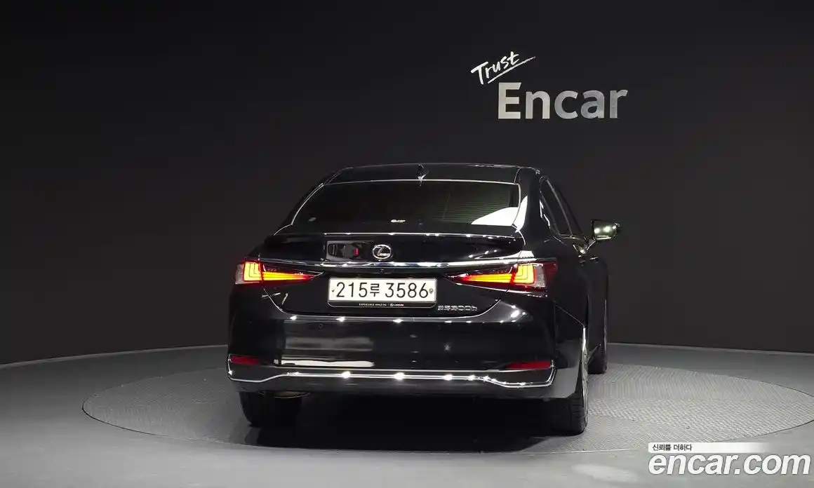 Lexus ES 2023 2.5 Автомат в Москве № 382063, фото 4