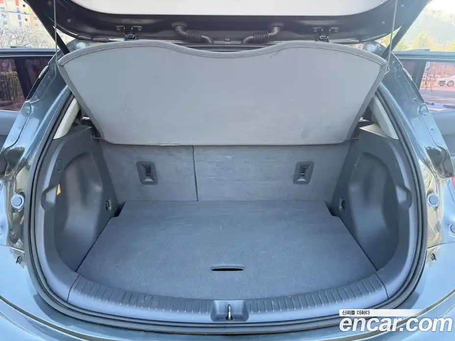 Chevrolet Bolt EV 2018 0.2 Автомат в Москве № 396890, фото 17