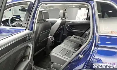 Volkswagen Tiguan 2018 2.0 Автомат в Москве № 472185, миниатюра 11