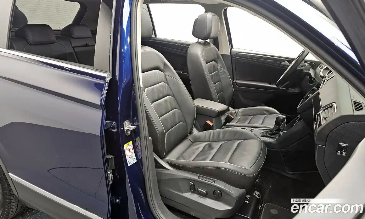 Volkswagen Tiguan 2018 2.0 Автомат в Москве № 472185, фото 12