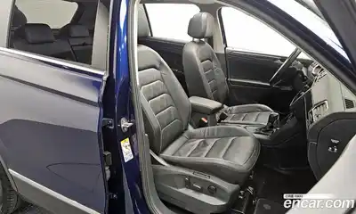 Volkswagen Tiguan 2018 2.0 Автомат в Москве № 472185, миниатюра 12