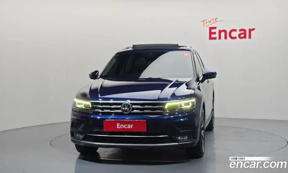 Volkswagen Tiguan 2018 2.0 Автомат в Москве № 472185, фото 3