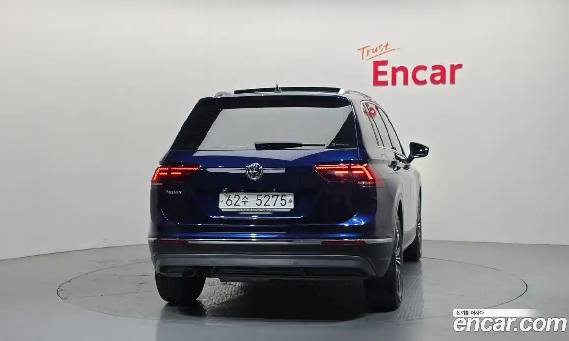 Volkswagen Tiguan 2018 2.0 Автомат в Москве № 472185, фото 4