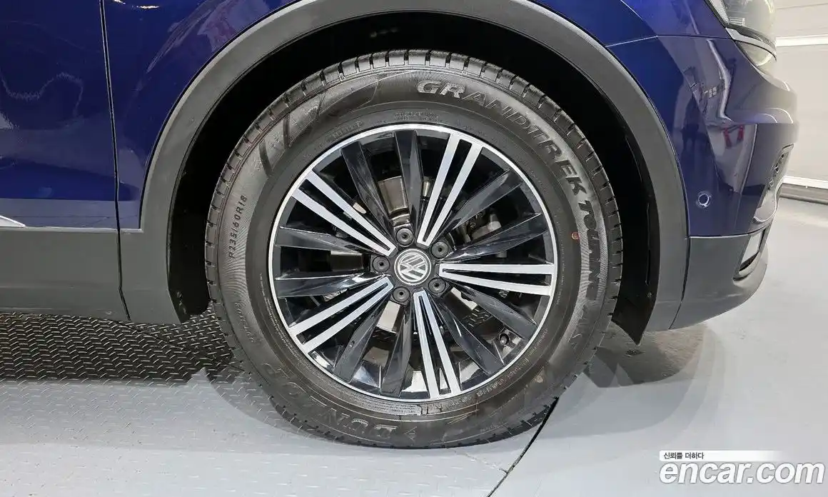 Volkswagen Tiguan 2018 2.0 Автомат в Москве № 472185, фото 5