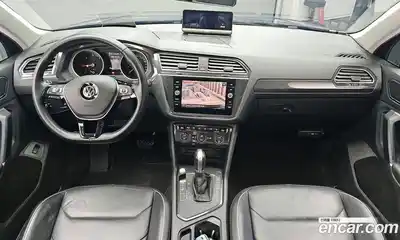 Volkswagen Tiguan 2018 2.0 Автомат в Москве № 472185, миниатюра 7