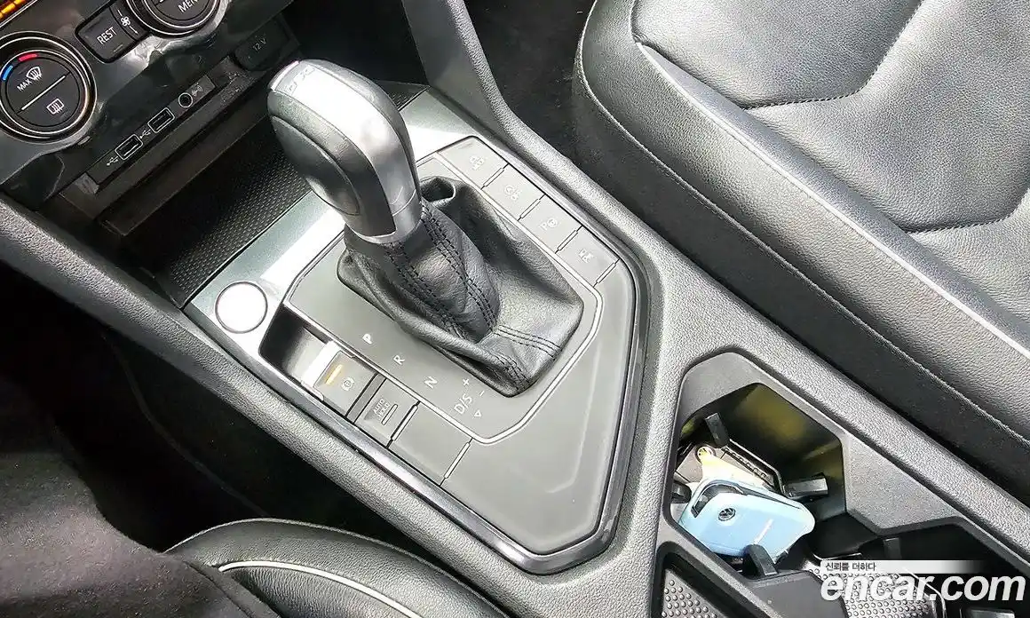 Volkswagen Tiguan 2018 2.0 Автомат в Москве № 472185, фото 9