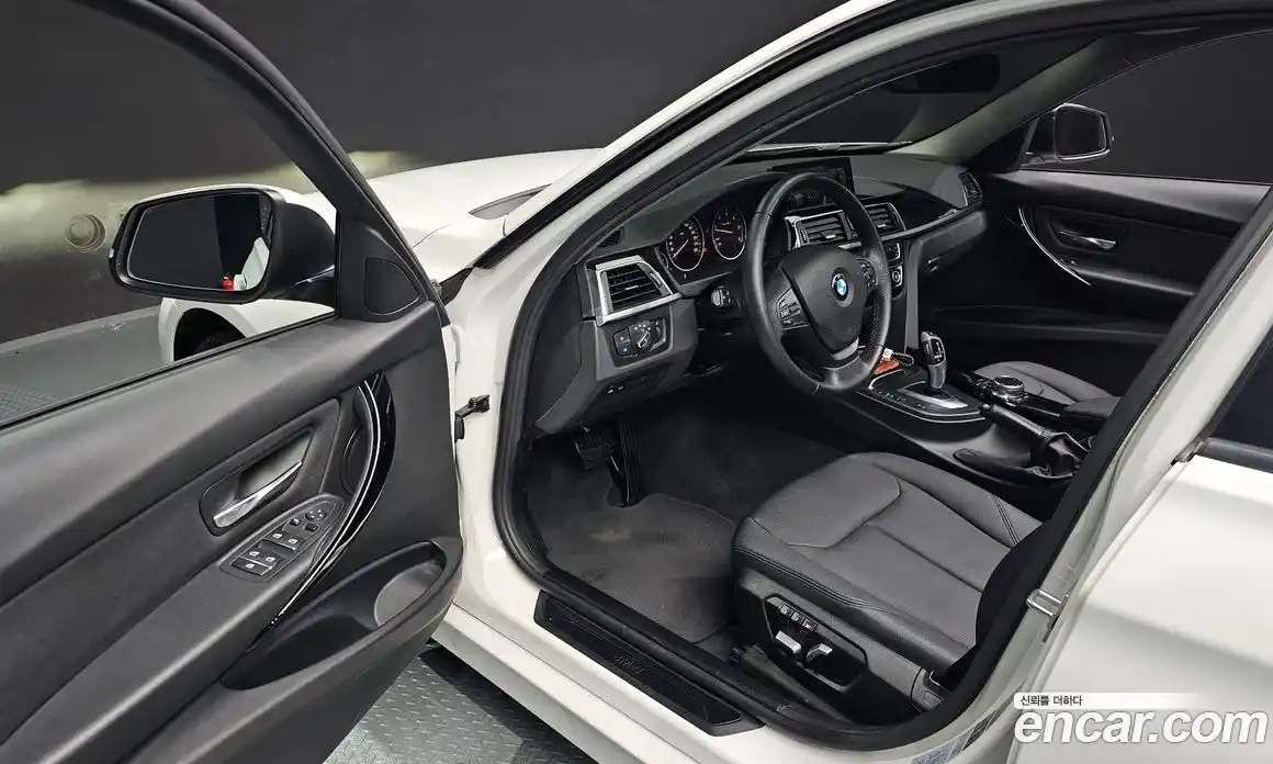 BMW 3-Series 2018 2.0 Автомат в Москве № 493328, фото 11