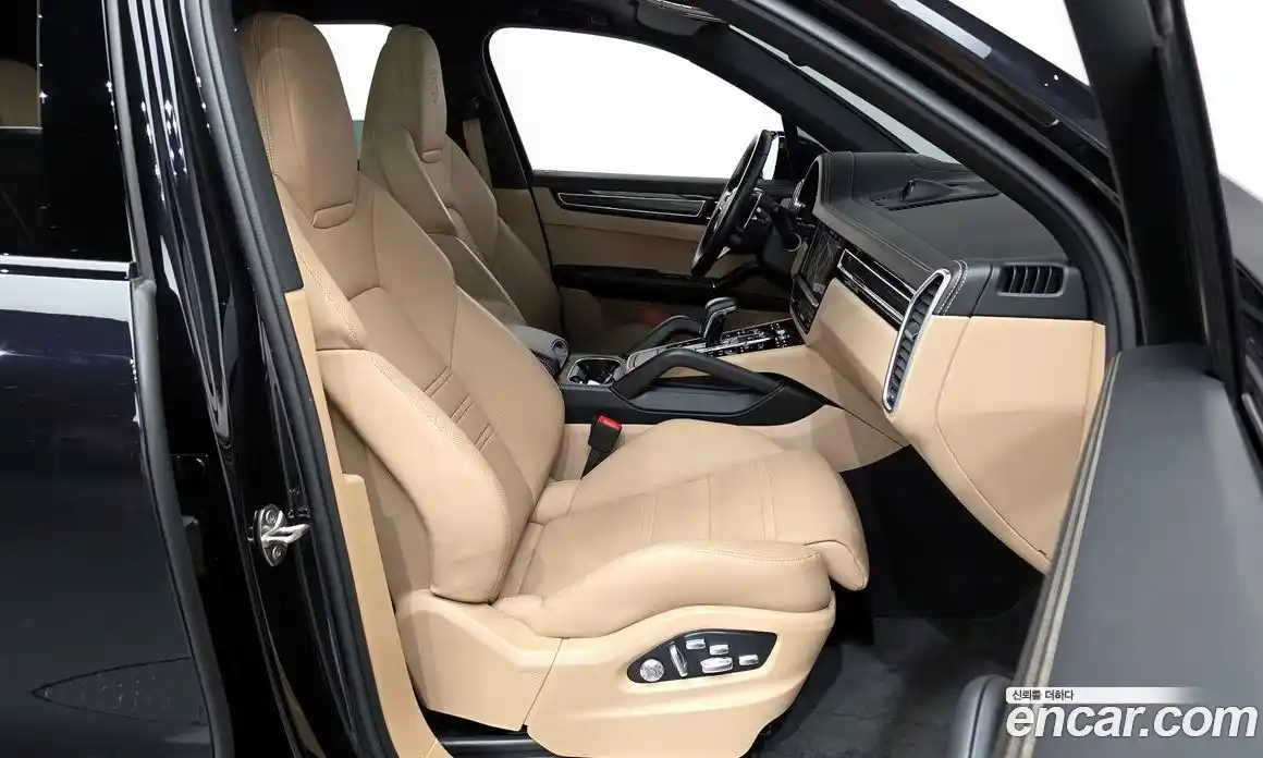 Porsche Cayenne 2021 3.0 Автомат в Москве № 498179, фото 11