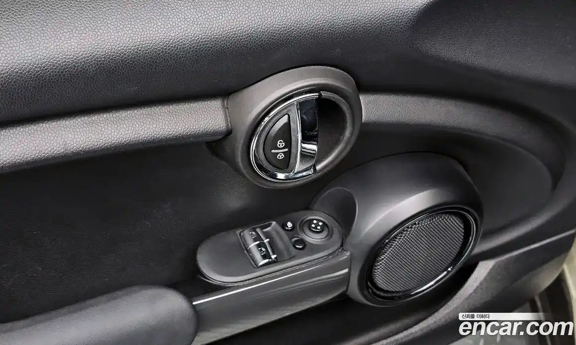 Mini Cooper 2018 1.5 Автомат в Москве № 499296, фото 18