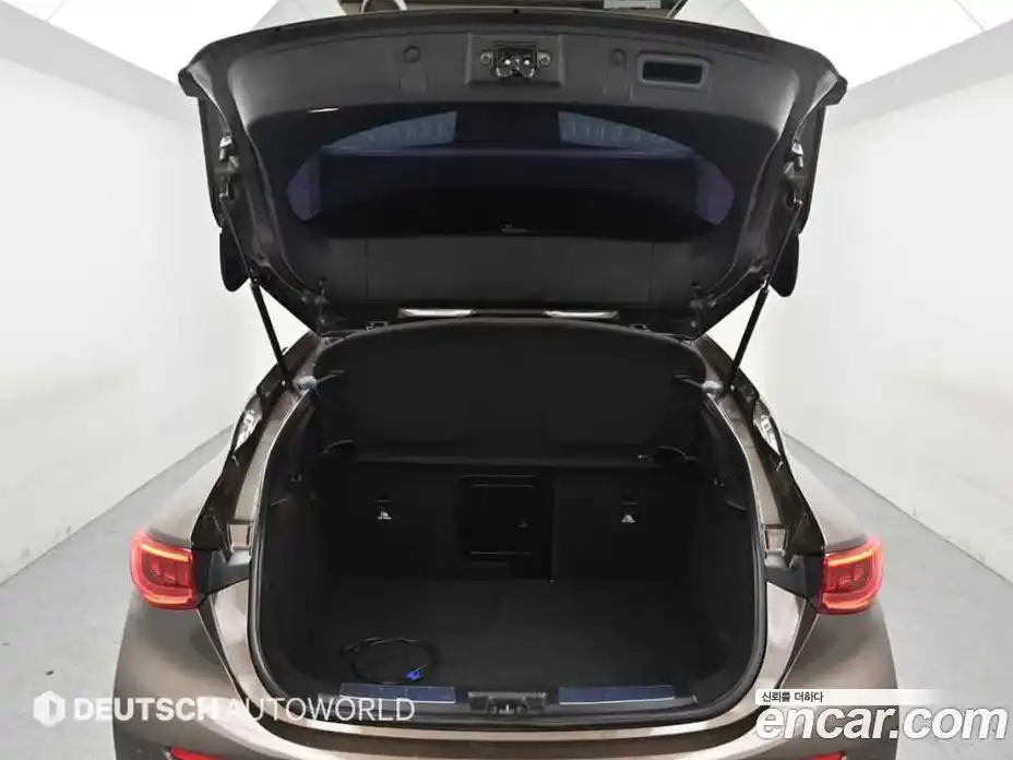 Infiniti Q30 2017 2.0 Автомат в Москве № 500419, фото 19