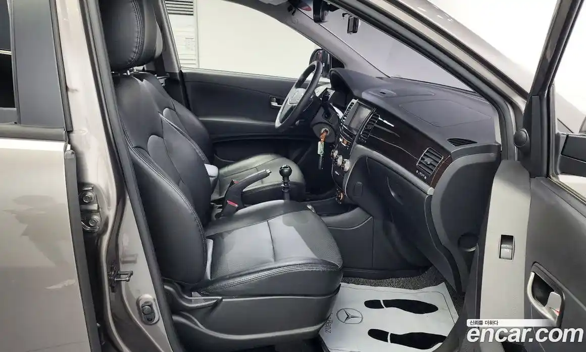 SsangYong Korando 2013 2.0 Механическая в Москве № 518772, фото 12