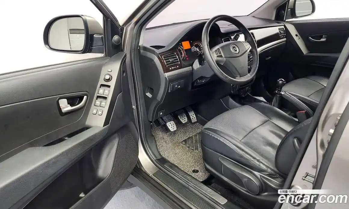 SsangYong Korando 2013 2.0 Механическая в Москве № 518772, фото 10