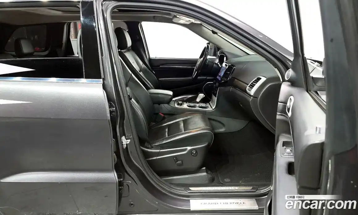 Jeep Cherokee 2019 3.0 Автомат в Москве № 522293, фото 11