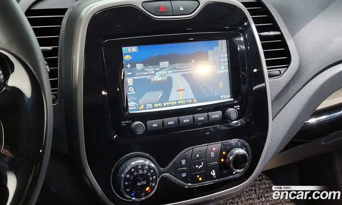 Renault QM3 2015 1.5 Автомат в Москве № 523896, фото 17