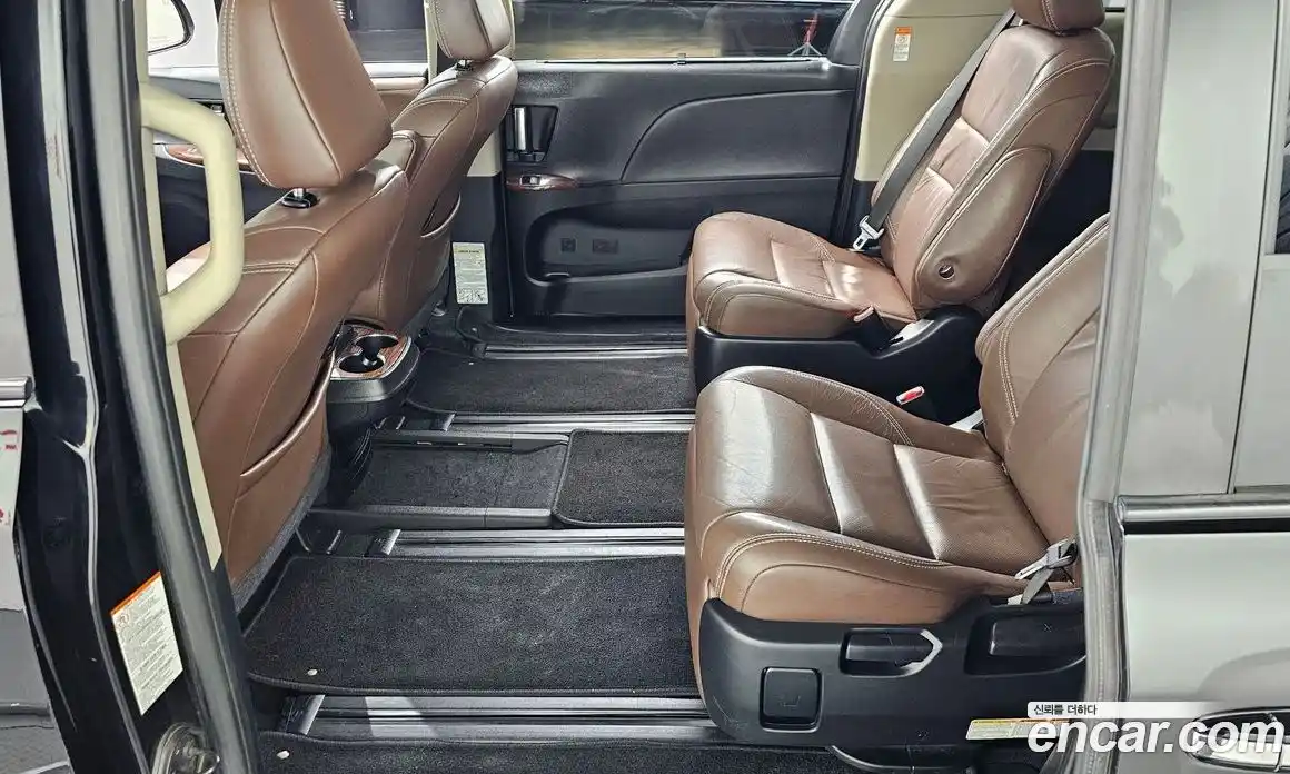 Toyota Sienna 2016 3.5 Автомат в Москве № 524764, фото 13