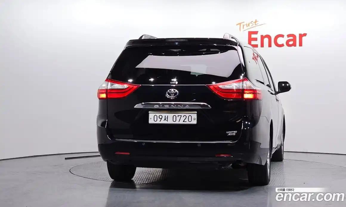 Toyota Sienna 2016 3.5 Автомат в Москве № 524764, фото 4