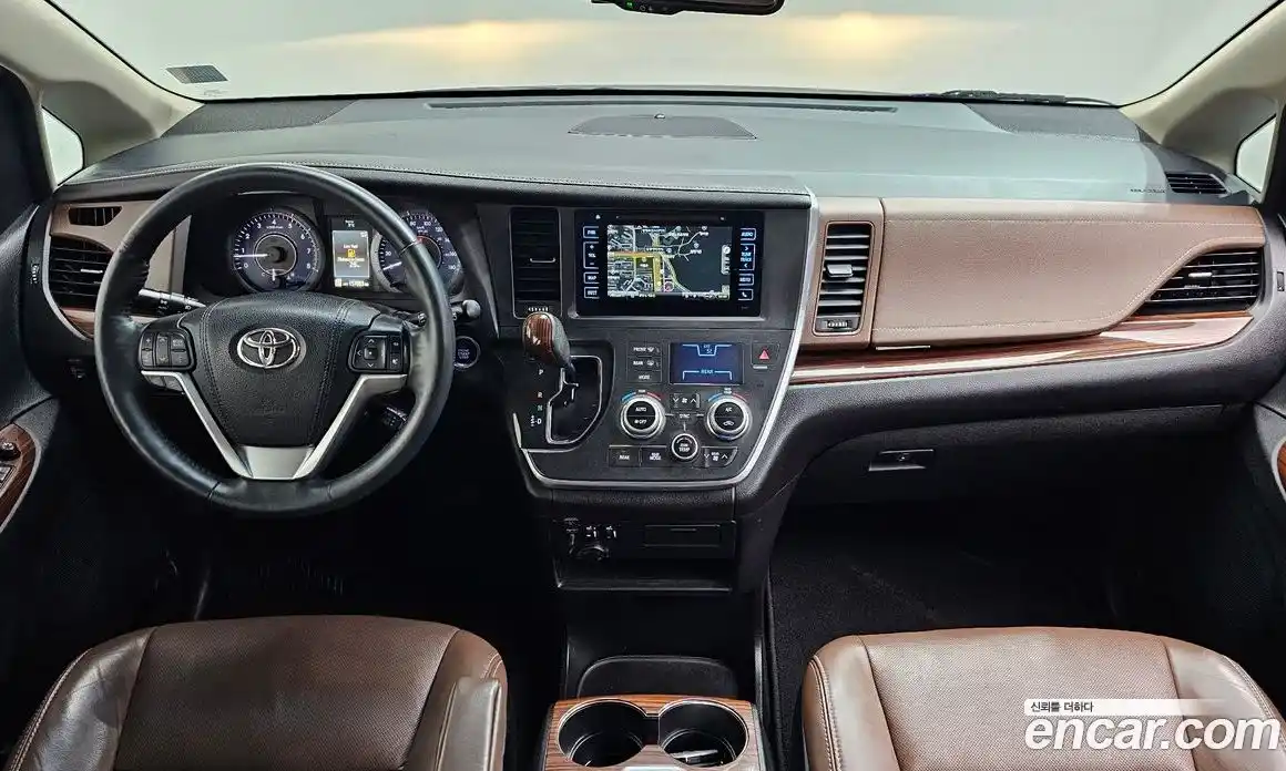 Toyota Sienna 2016 3.5 Автомат в Москве № 524764, фото 7