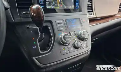 Toyota Sienna 2016 3.5 Автомат в Москве № 524764, миниатюра 9