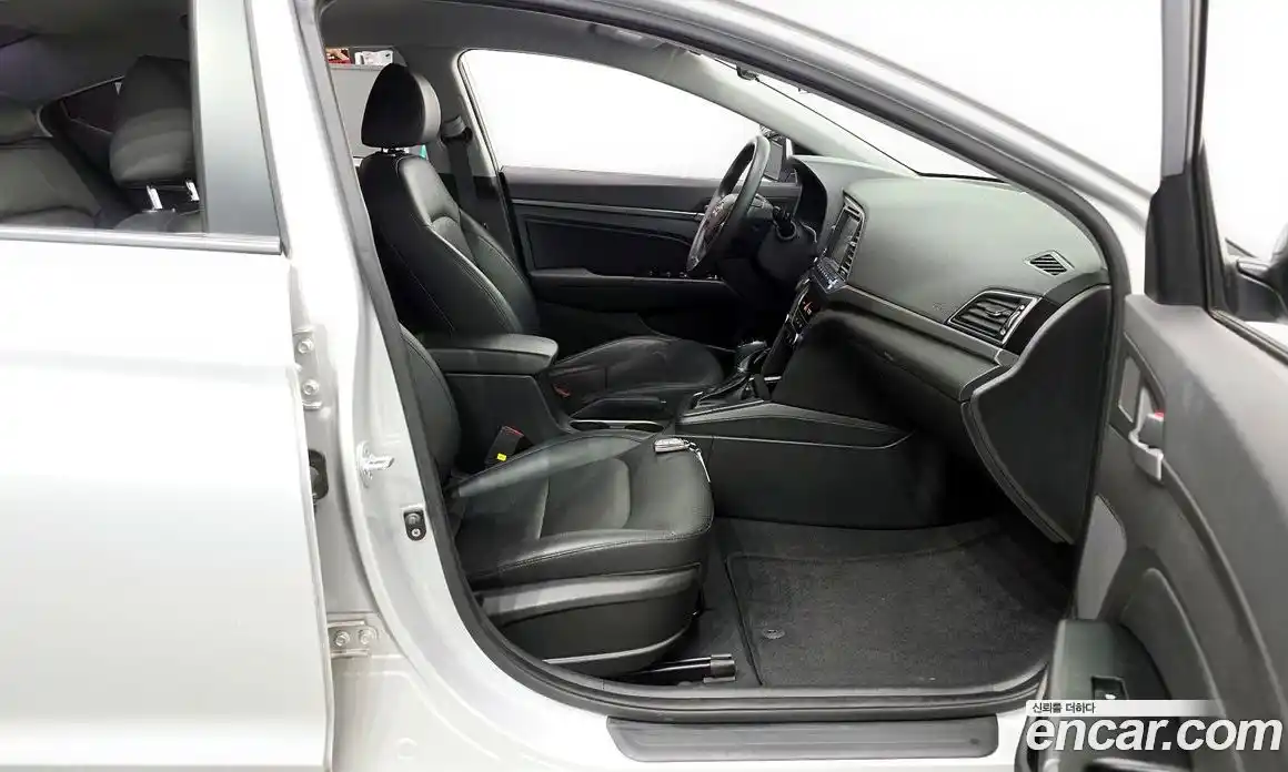 Hyundai Avante 2017 1.6 Автомат в Москве № 530749, фото 11