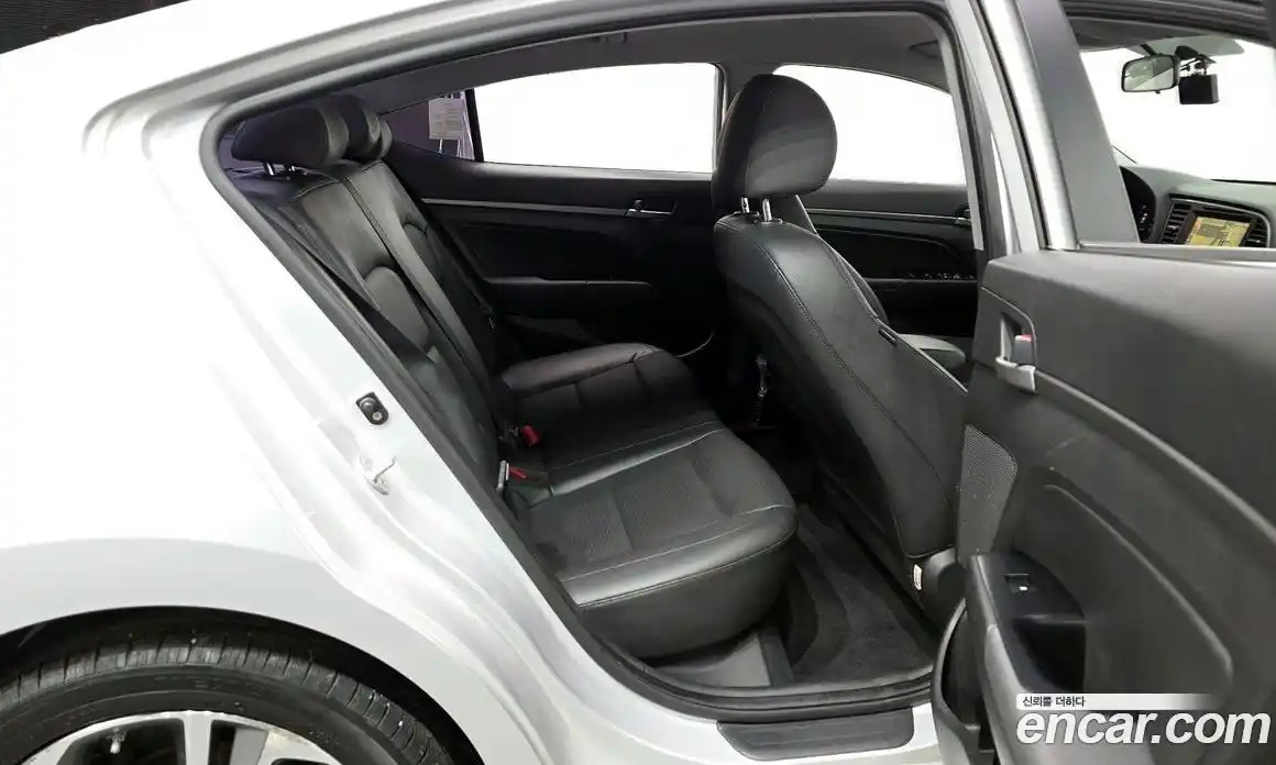 Hyundai Avante 2017 1.6 Автомат в Москве № 530749, фото 12