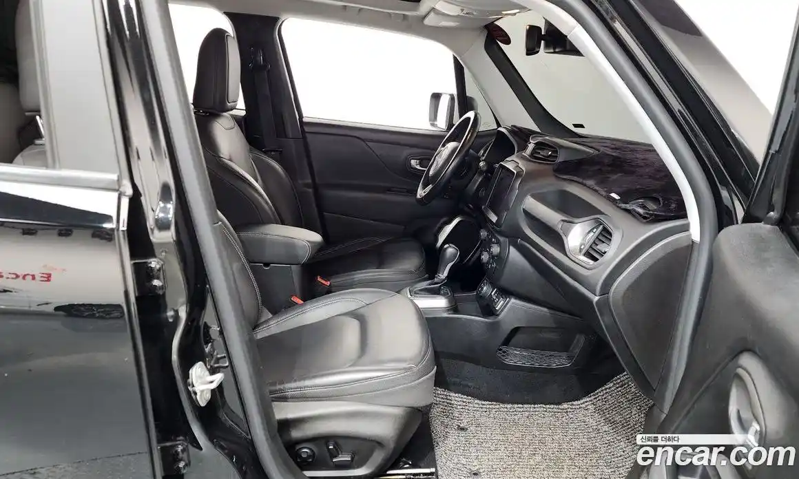 Jeep Renegade 2018 2.0 Автомат в Москве № 534782, фото 11