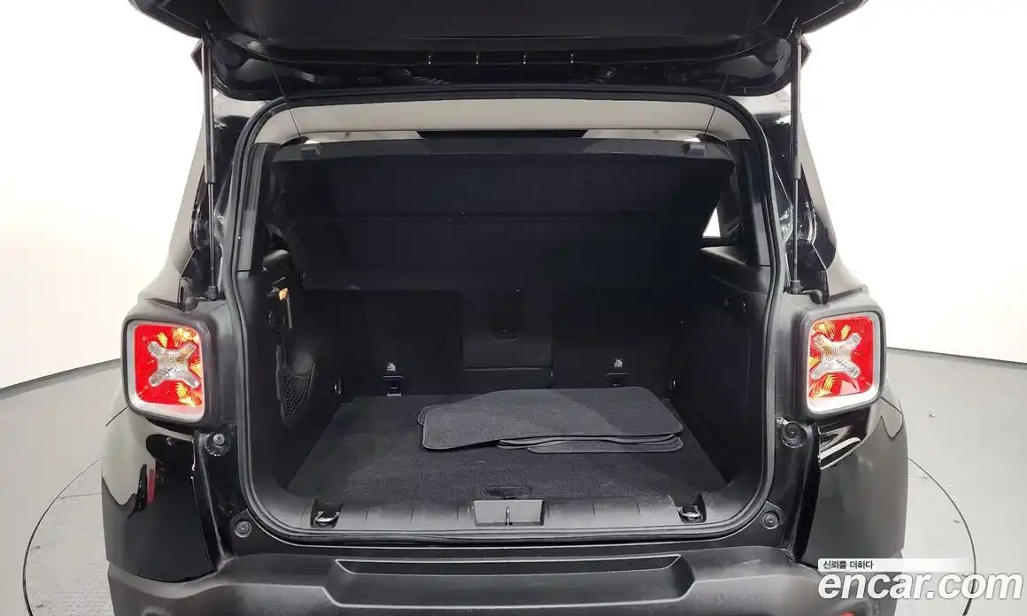 Jeep Renegade 2018 2.0 Автомат в Москве № 534782, фото 20