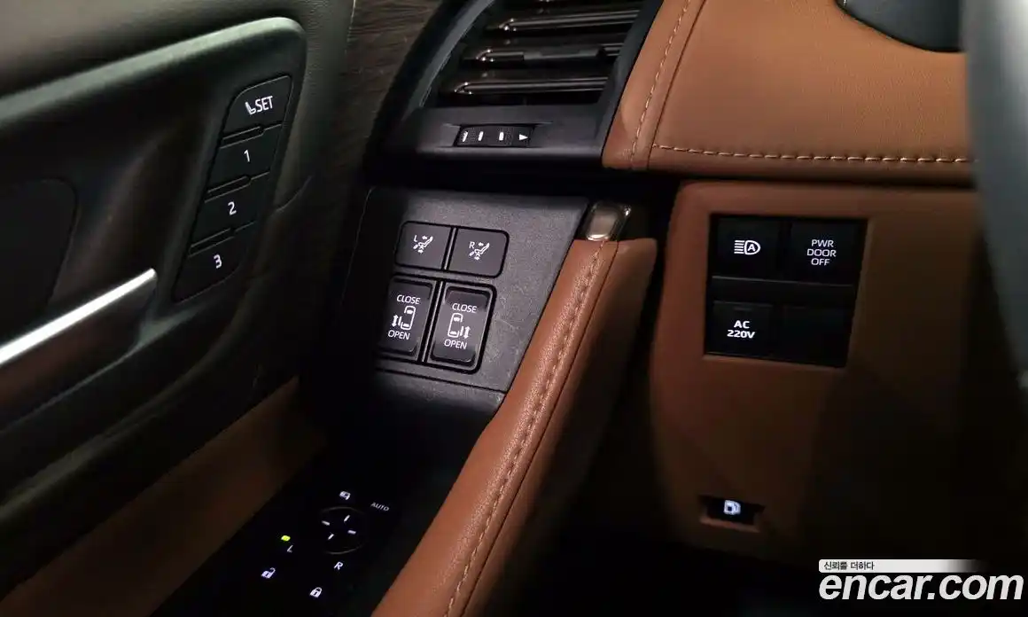 Toyota Alphard 2024 2.5 Автомат в Москве № 535446, фото 18