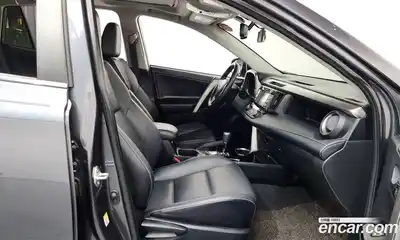 Toyota RAV4 2018 2.5 Автомат в Москве № 536446, миниатюра 11