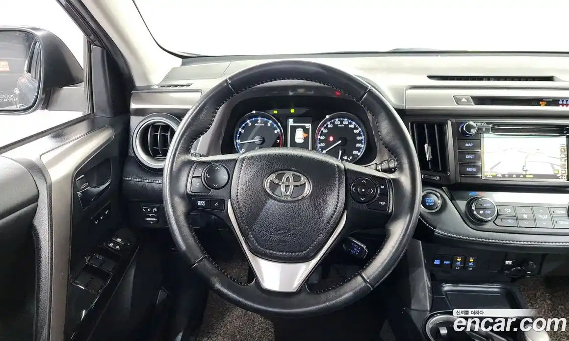 Toyota RAV4 2018 2.5 Автомат в Москве № 536446, фото 13