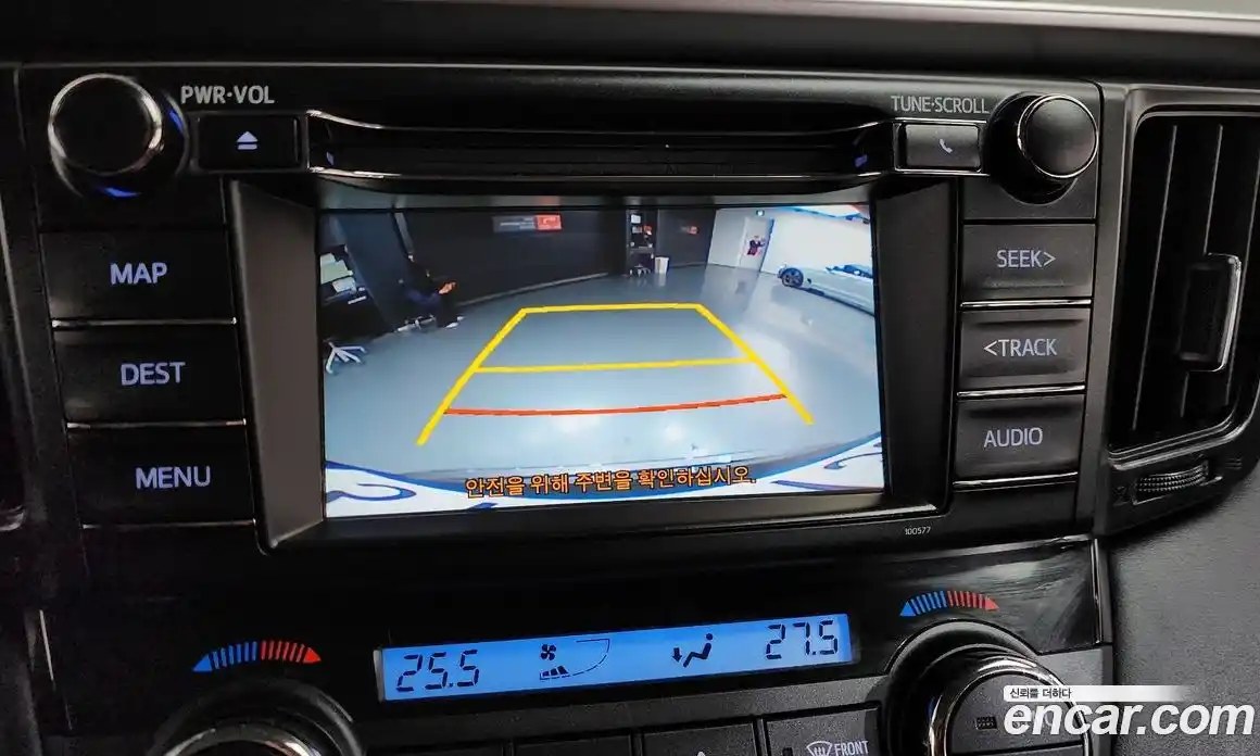 Toyota RAV4 2018 2.5 Автомат в Москве № 536446, фото 15