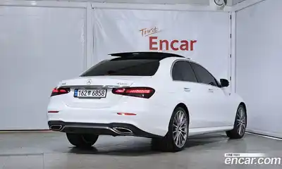 Mercedes-Benz E-Class 2022 2.0 Автомат в Москве № 542539, миниатюра 2