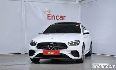 Mercedes-Benz E-Class 2022 2.0 Автомат в Москве № 542539, миниатюра 3