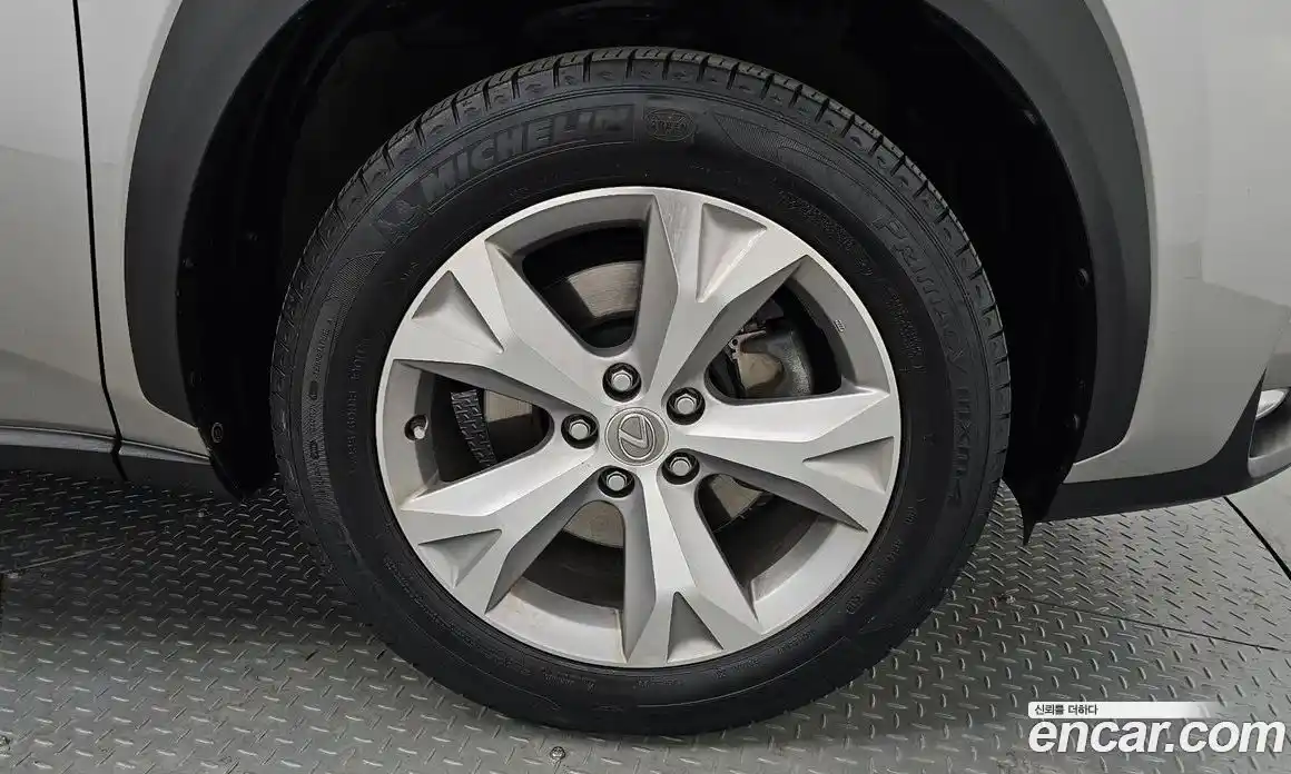 Lexus NX 2016 2.5 Автомат в Москве № 547041, фото 4